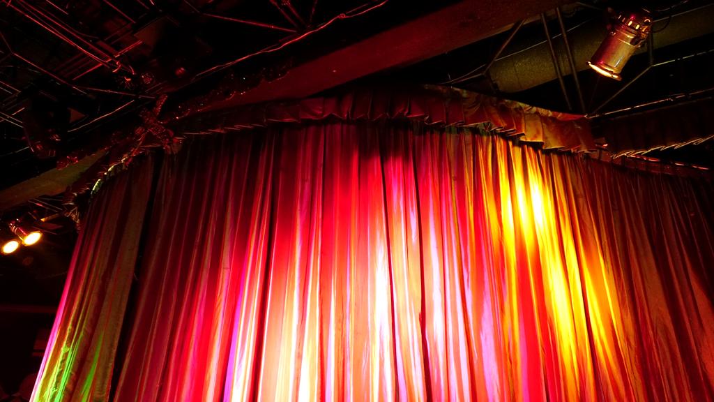 Time-bending stage technology showing multiple temporal dimensions simultaneously